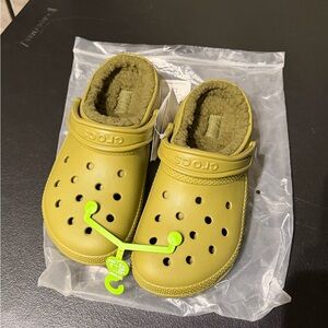 Crocs Size 7 Women Green Clogs Lined